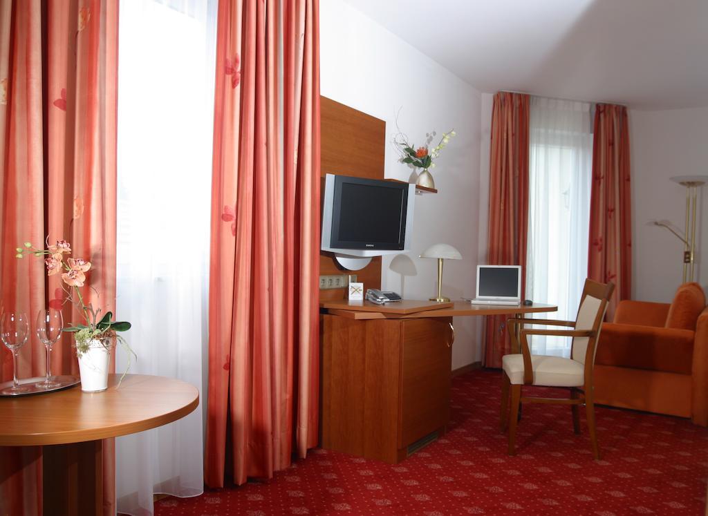 Hotel Zur Pfalz Kandel Pokoj fotografie